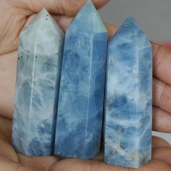Blue Celestite Gemstone tower - Picture 7 of 9